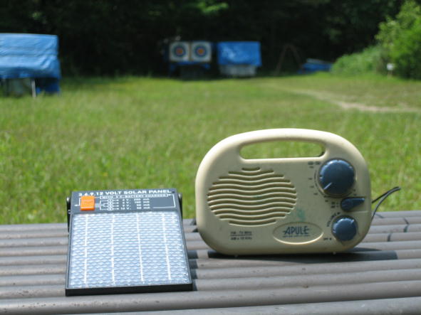 太陽電池とラジオ　正面