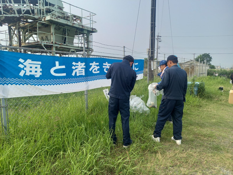 白塚海岸清掃（ゴミ分別状況）
