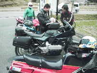 ���̉w�P���O�͎O�΂ɂāA�o�C�N�k�`���̂���܂���l����ł΂���