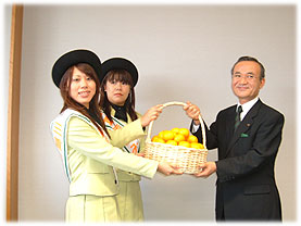 「あまっこ」「味」を贈呈